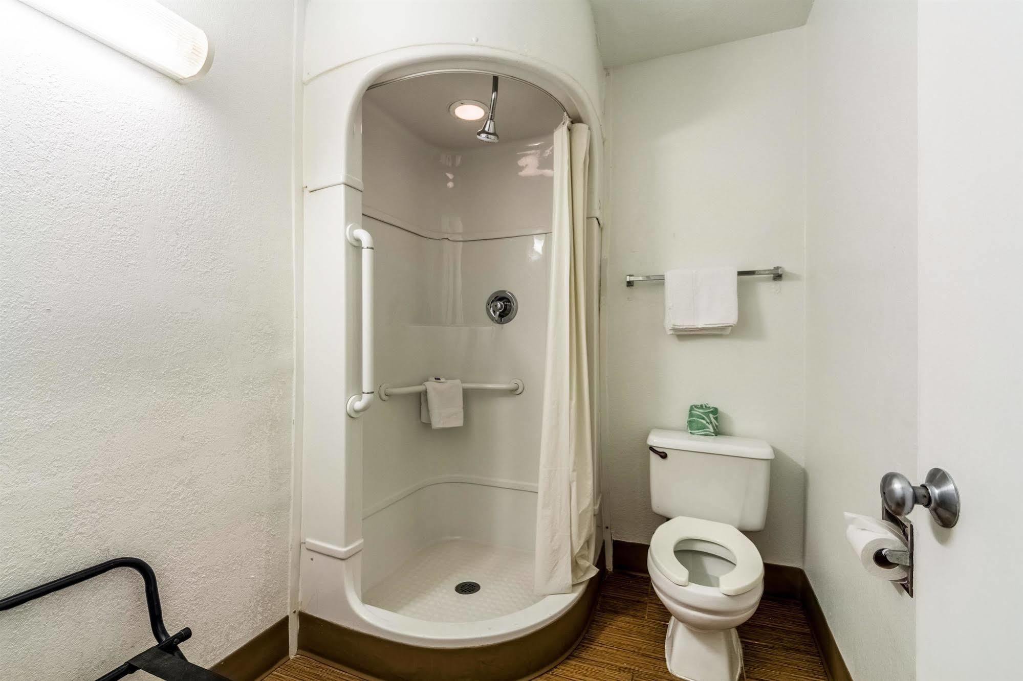 Hotel 6-garland, Tx - Dallas 3*